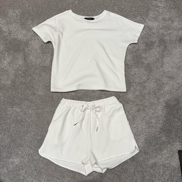 Pants - NWOT Zesica Stretch Knit Set